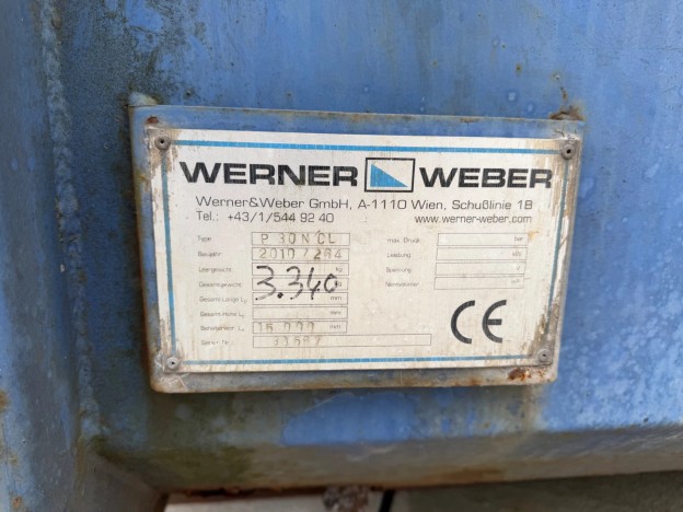 53376089-15-2.jpg